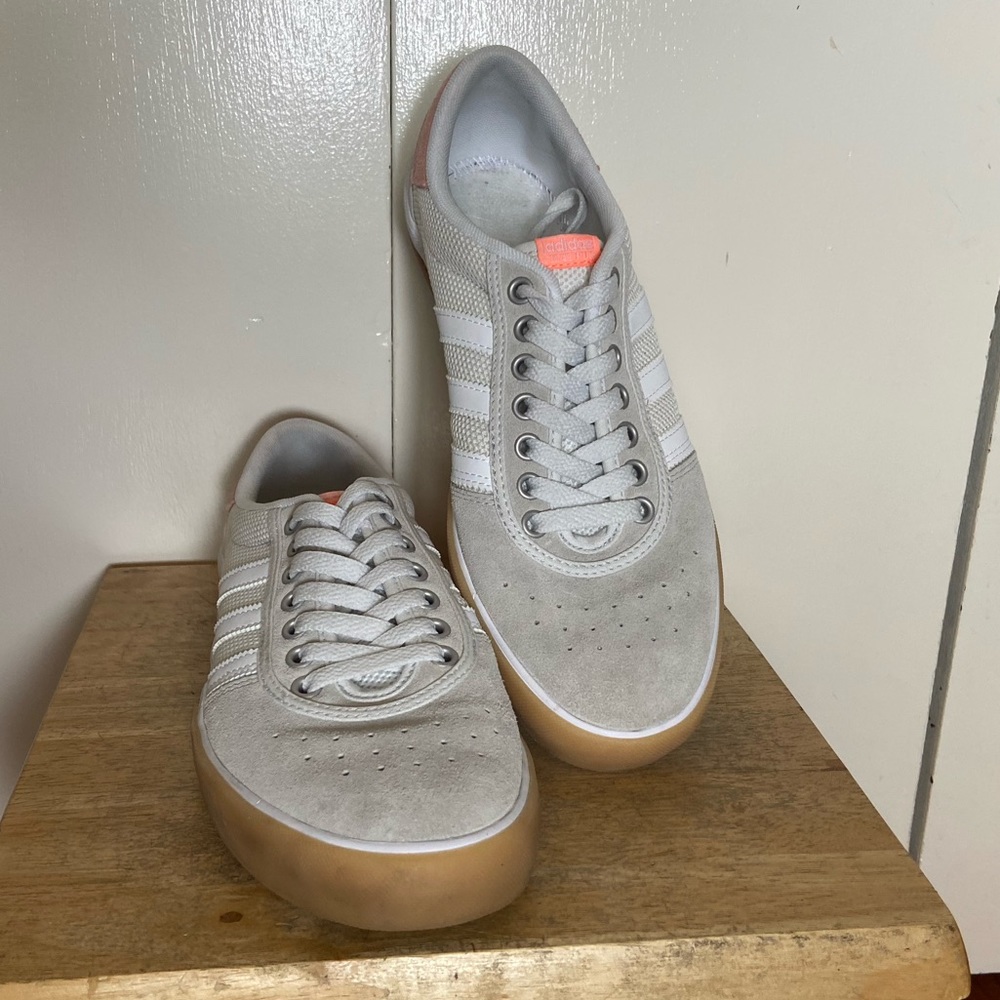 Adidas - Size M9.5 - Picture 2 of 5